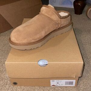 UGG NWT W Classic Slipper Chestnut Size 8